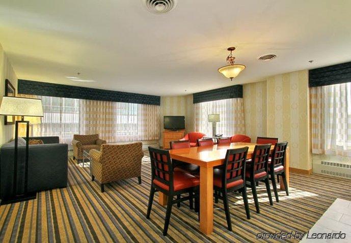 Renaissance Savery Des Moines