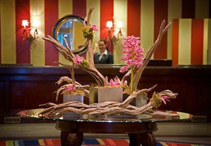 Renaissance Savery Hotel 3*