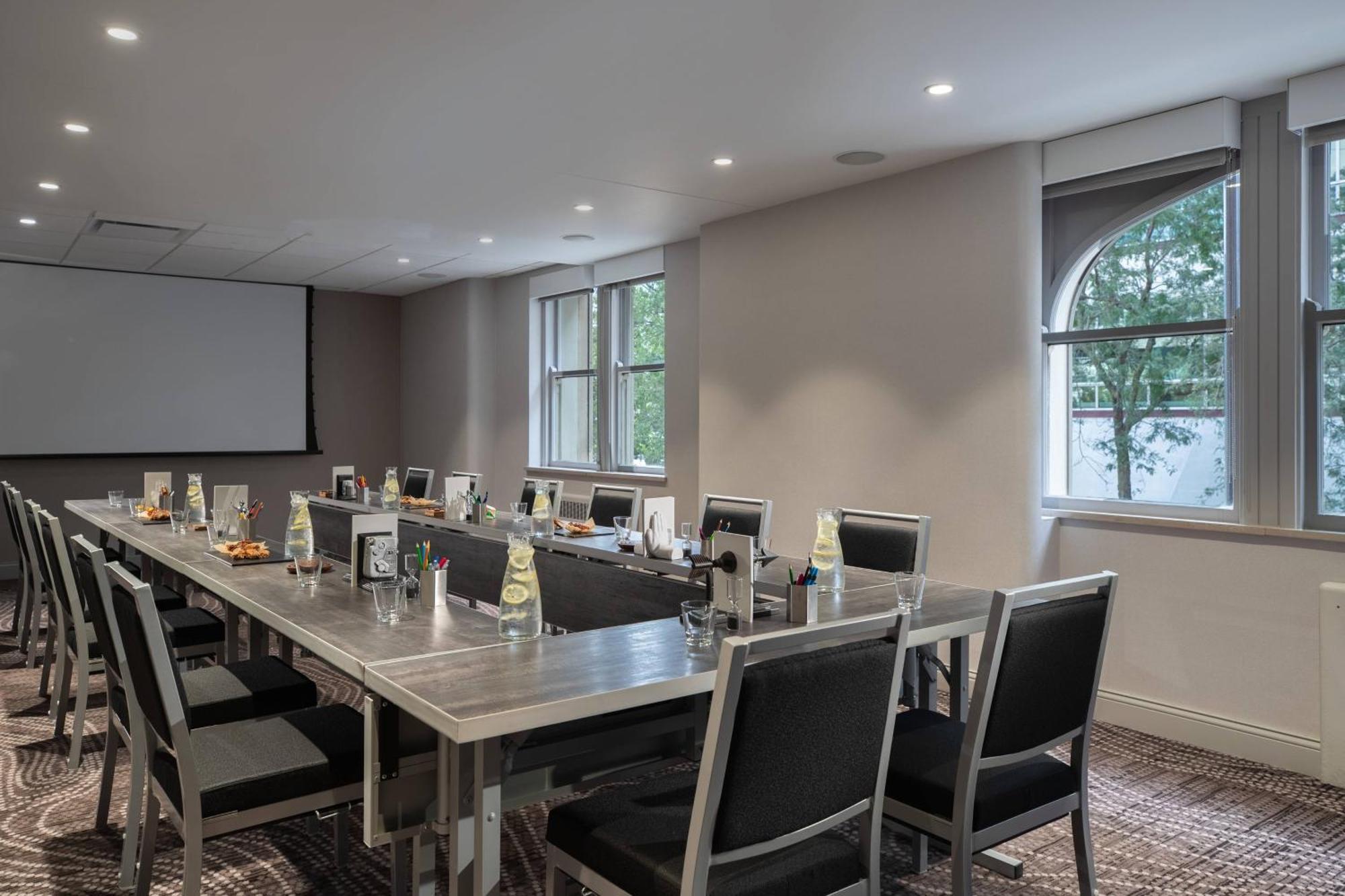 Hotel Renaissance Savery 3*